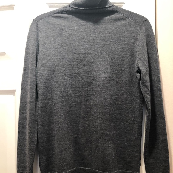 Banana Republic - 100% Merino Wool Turtleneck - Picture 5 of 5